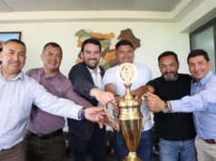 Imperial Unido Presenta La Copa De Campeones De La Tercera División B Al Gobernador Regional