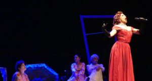 Mamayolo Sorprende Como Diva Mexicana En La Triste Agonía Del Pájaro Azul