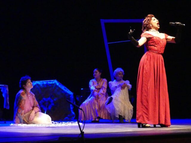 Mamayolo Sorprende Como Diva Mexicana En La Triste Agonía Del Pájaro Azul