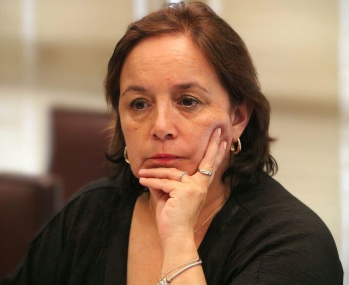 Senadora Carmen Gloria Aravena emplaza al gobierno a decretar “emergencia migratoria” en zona norte tras denuncia de Fiscal de Tarapacá