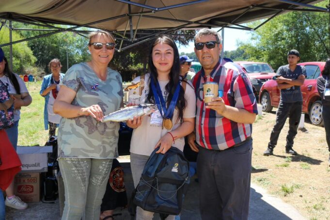 Emocionante Campeonato De Pesca Femenina Se Vivió En Las Aguas Del Río Toltén