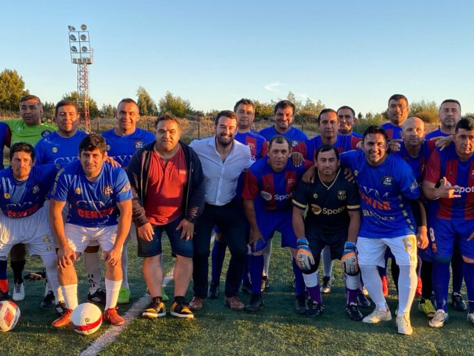 Club Deportivo Villa Maipo De Temuco Cuenta Con Nueva Indumentaria Gracias Al Gobierno Regional