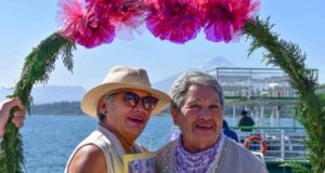 Personas Mayores De Villarrica Celebraron Junto Al Lago El Día Del Amor Y La Amistad