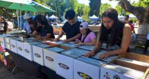 Expo Vinilo y Antigüedades Pitrufquén Fue un Encuentro Para Los Amantes de la Música y el Recuerdo