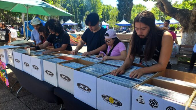 Expo Vinilo y Antigüedades Pitrufquén Fue un Encuentro Para Los Amantes de la Música y el Recuerdo