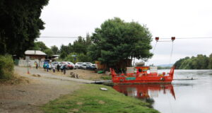 Alcaldesa de Pitrufquén Entregó su Apoyo a Vecinos Para Construcción de Puente en el Sector de la Balsa de Coipue