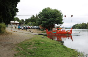 Alcaldesa de Pitrufquén Entregó su Apoyo a Vecinos Para Construcción de Puente en el Sector de la Balsa de Coipue