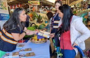 Ante Las Altas Temperaturas Promueven El Consumo De Agua, Frutas Y Verduras Junto A Una Alimentación Saludable En La Feria Pinto