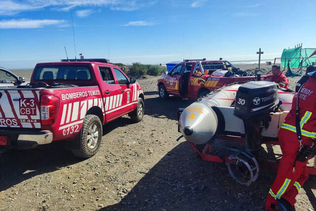 Intenso trabajo del Cuerpo de Bomberos de Temuco en búsqueda de menor desaparecido en Puerto Saavedra