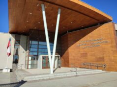 “Fue una medida apresurada y errónea”: estudiantes en desacuerdo con suspensión del cargo de directora en liceo de Pitrufquén