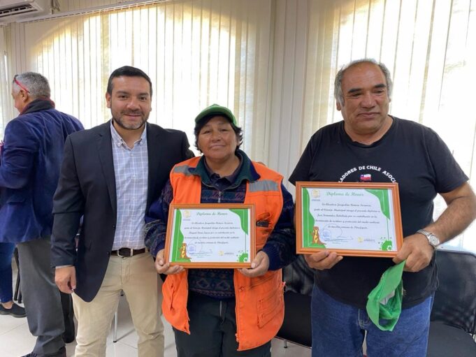 En su día: recicladores base de Pitrufquén recibieron reconocimiento por parte del municipio