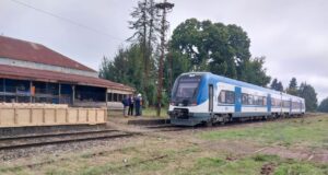 Instalan primera piedra del nuevo paradero de trenes que unirá Quepe con la zona urbana