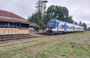 Instalan primera piedra del nuevo paradero de trenes que unirá Quepe con la zona urbana