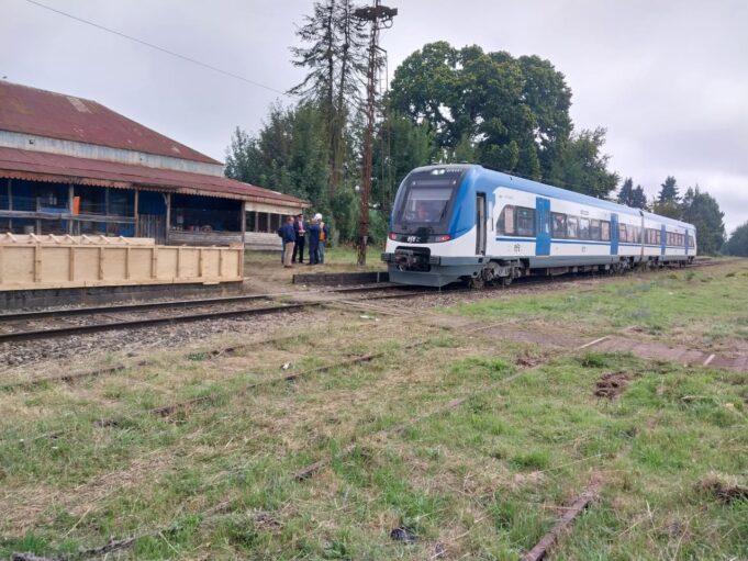 Instalan primera piedra del nuevo paradero de trenes que unirá Quepe con la zona urbana