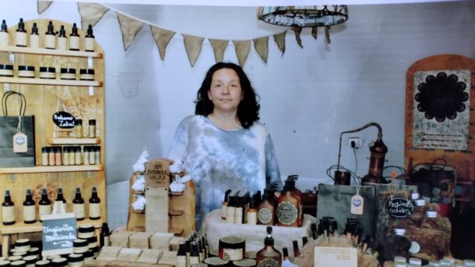 Emprendedora de Lican Ray se abre paso con apoyo del Programa Jefas de Hogar de Villarrica