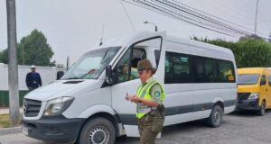 Carabineros realiza fiscalización al transporte escolar en Freire