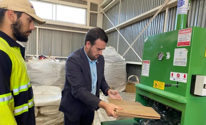 Más de 300 toneladas al año de plásticos, papel, cartón y metales recicla el punto limpio de Pucón