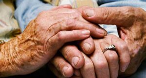 Pitrufquén: matrimonio de adultos mayores sufre violento asalto en su casa