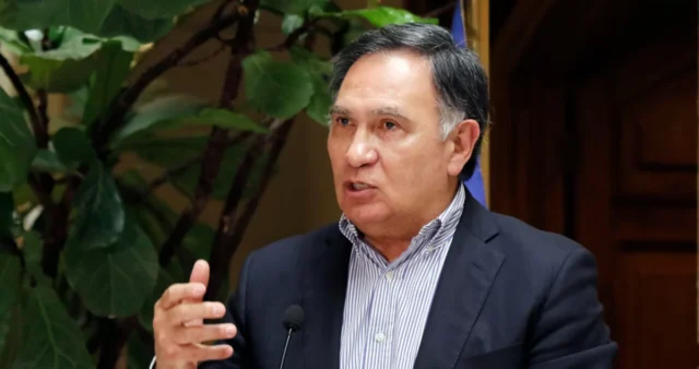 Diputado Mellado solicita información al Ministerio de Educación por falta de cupos en educación básica y media