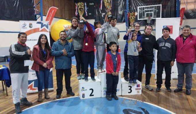 Estudiantes de Freire celebran a lo grande el día del deporte