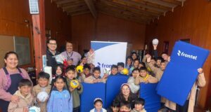 Escuela de Freire recibe equipamiento deportivo y equipos audiovisuales por parte de Frontel