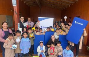 Escuela de Freire recibe equipamiento deportivo y equipos audiovisuales por parte de Frontel