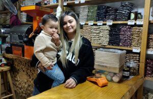 Joven emprendedora de Gorbea apuesta por el negocio de los frutos secos y repostería