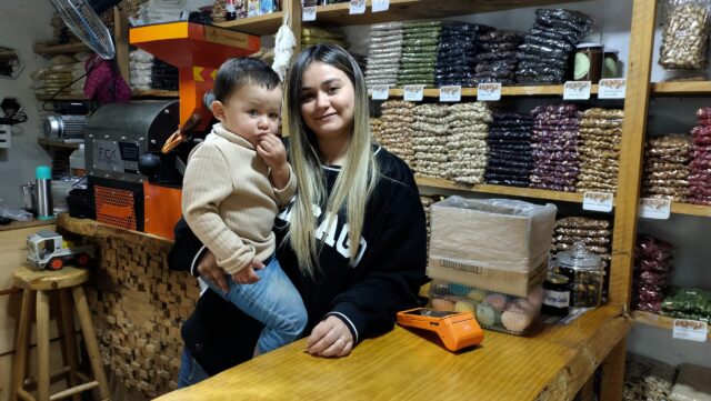 Joven emprendedora de Gorbea apuesta por el negocio de los frutos secos y repostería