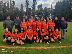 Jugadoras de Ecran Pitrufquén reciben nuevas camisetas para sus próximos encuentros de fútbol rural