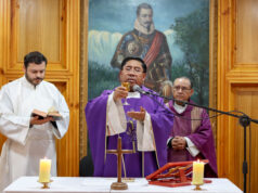 Emotiva despedida de funcionarios municipales de Villarrica a sacerdote Andrés Marican