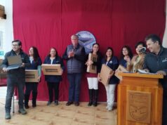 Villarrica: Profesores de la Escuela Municipal Mariano Latorre reciben notebooks para apoyar la labor educativa de sus estudiantes