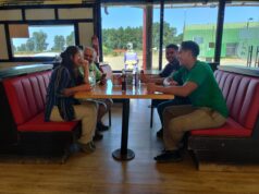 Emprendedor de Gorbea revoluciona la experiencia en la Ruta 5 Sur con negocio de lavado de camiones y restaurante estilo americano