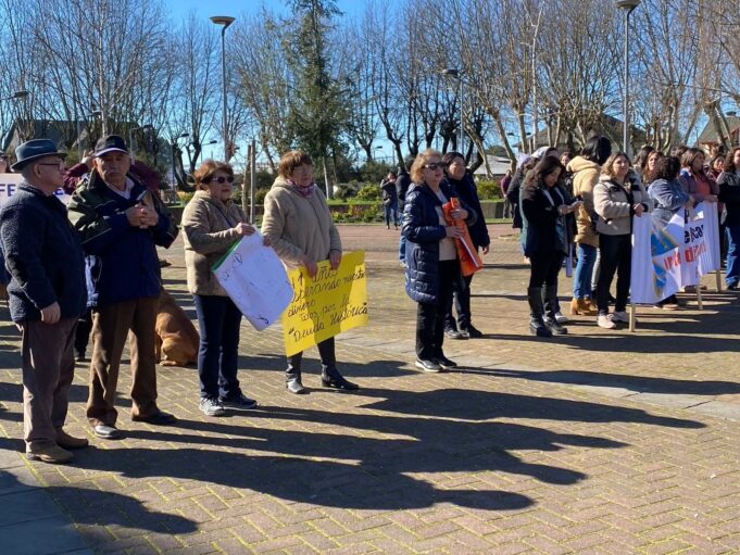 Trabajadores de siete establecimientos educacionales de Pitrufquén se unen al paro nacional convocado por la CUT