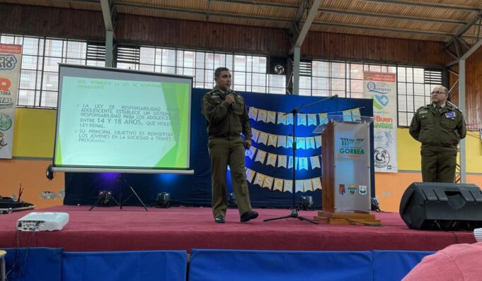 Carabineros de Oficina de Integración Comunitaria de Pitrufquén participa en congreso de prevención y seguridad Escolar Gorbea 2024