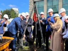 Gobernador Rivas puso la primera piedra del centro oncológico integran infantil en el hospital regional de Temuco
