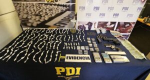 Hombre mayor de edad es detenido por microtráfico en Pitrufquén: incautan drogas y armas en su vivienda