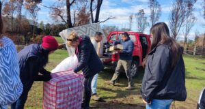Municipio de Pitrufquén entregó importante ayuda en especies a familia que lo perdió todo en incendio forestal en puraquina