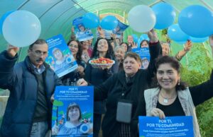 Junta de vecinos de Loncoche cosecha y vende productos con aporte de Aguas Araucanía