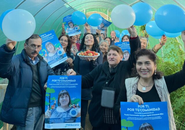 Junta de vecinos de Loncoche cosecha y vende productos con aporte de Aguas Araucanía