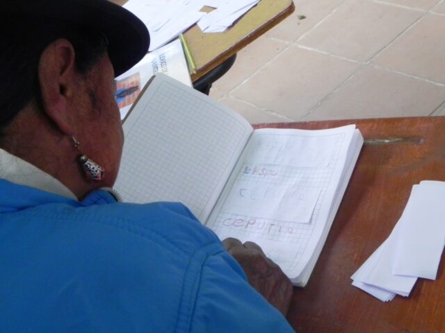 Abren inscripciones a cursos gratuitos de alfabetización de adultos en La Araucanía