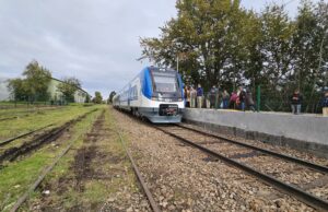 Más de 2 mil personas serán beneficiadas con la obra: inauguran nuevo paradero ferroviario en localidad de Quepe