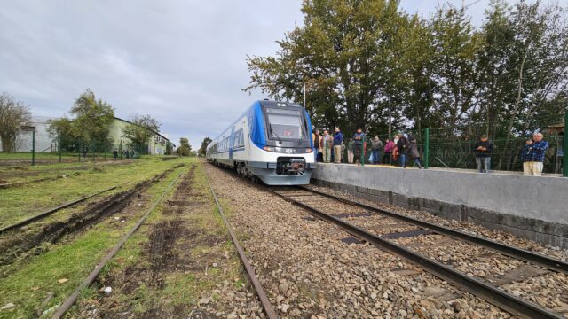 Más de 2 mil personas serán beneficiadas con la obra: inauguran nuevo paradero ferroviario en localidad de Quepe