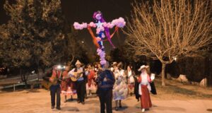 ¡Aquí anda la Santa Cruz! Esta noche, voluntarios recorrerán Gorbea reuniendo donaciones para el comedor de la Cruz Roja