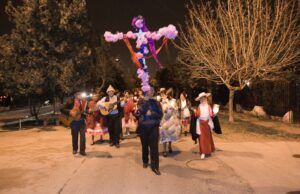 ¡Aquí anda la Santa Cruz! Esta noche, voluntarios recorrerán Gorbea reuniendo donaciones para el comedor de la Cruz Roja