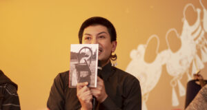 Profesor del Liceo Bicentenario Ciencias y Humanidades de Pitrufquén lanzó su primer libro poético «La cruel infancia de mi espejo»