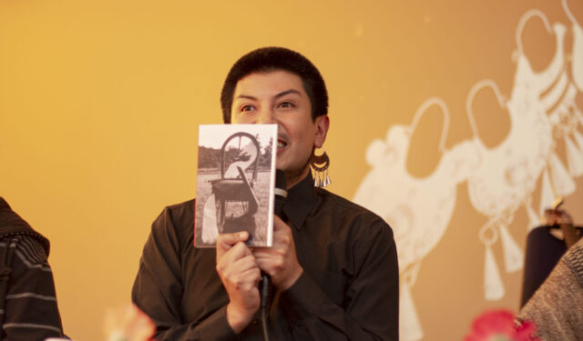 Profesor del Liceo Bicentenario Ciencias y Humanidades de Pitrufquén lanzó su primer libro poético «La cruel infancia de mi espejo»