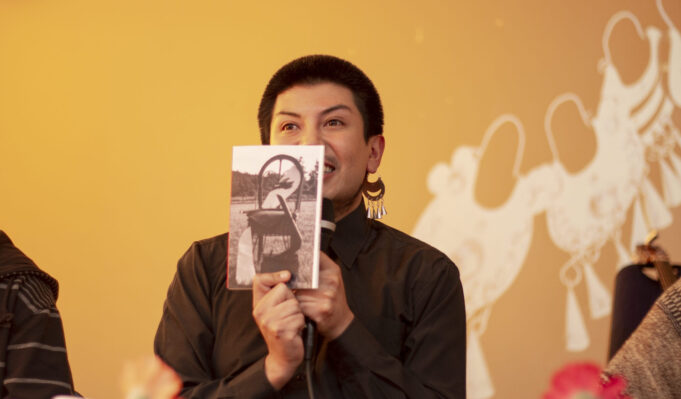 Profesor del Liceo Bicentenario Ciencias y Humanidades de Pitrufquén lanzó su primer libro poético «La cruel infancia de mi espejo»