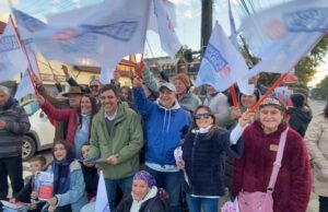 Sebastian Álvarez lanza su candidatura por la alcaldía de Pucón con banderazo en el corazón de la comuna