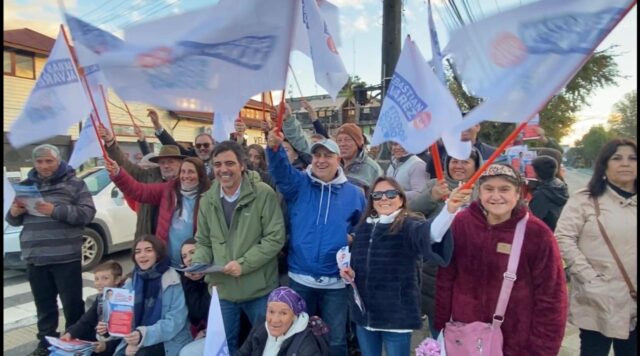 Sebastian Álvarez lanza su candidatura por la alcaldía de Pucón con banderazo en el corazón de la comuna