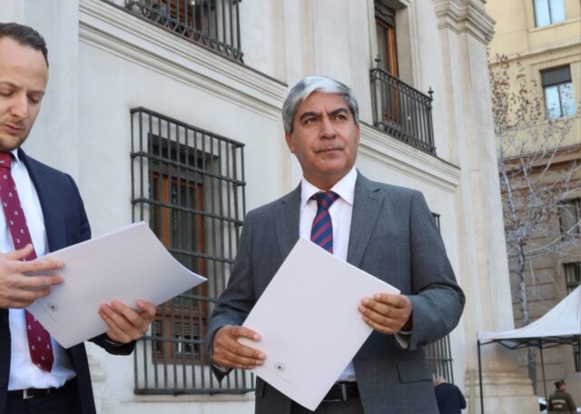 Diputado Henry Leal anuncia proyecto de ley para que los colegios entonen el himno de Carabineros todos los 27 de abril de cada año